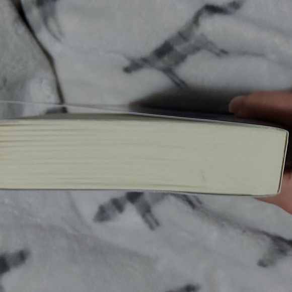 Throne of Glass by Sarah J Maas - Picture 6 of 6